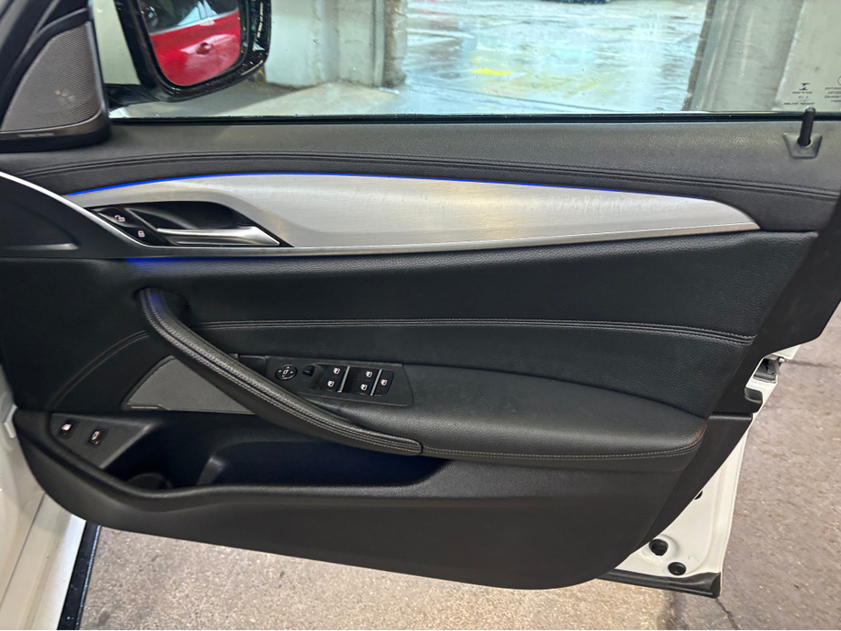 2018 BMW 5 Series - image 17