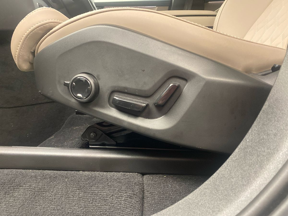 2025 Volvo XC90 - image 20