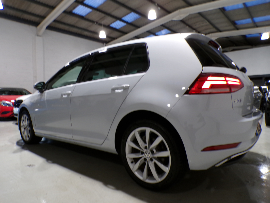 2018 Volkswagen Golf *2018*14,000 MILES*AUTO*VW GOLF MARK 7.5*COLOUR CAMERA*SAT-NAV*APPLE-CARPLAY*ANDROID AUTO*UP-GRADED VW ALLOYS*XL MEDIA*FLAT-BOTTOM SPORT STEERING WHEEL WITH ADAPTIVE CRUISE CONTROL**RADAR ASSIST €18,900