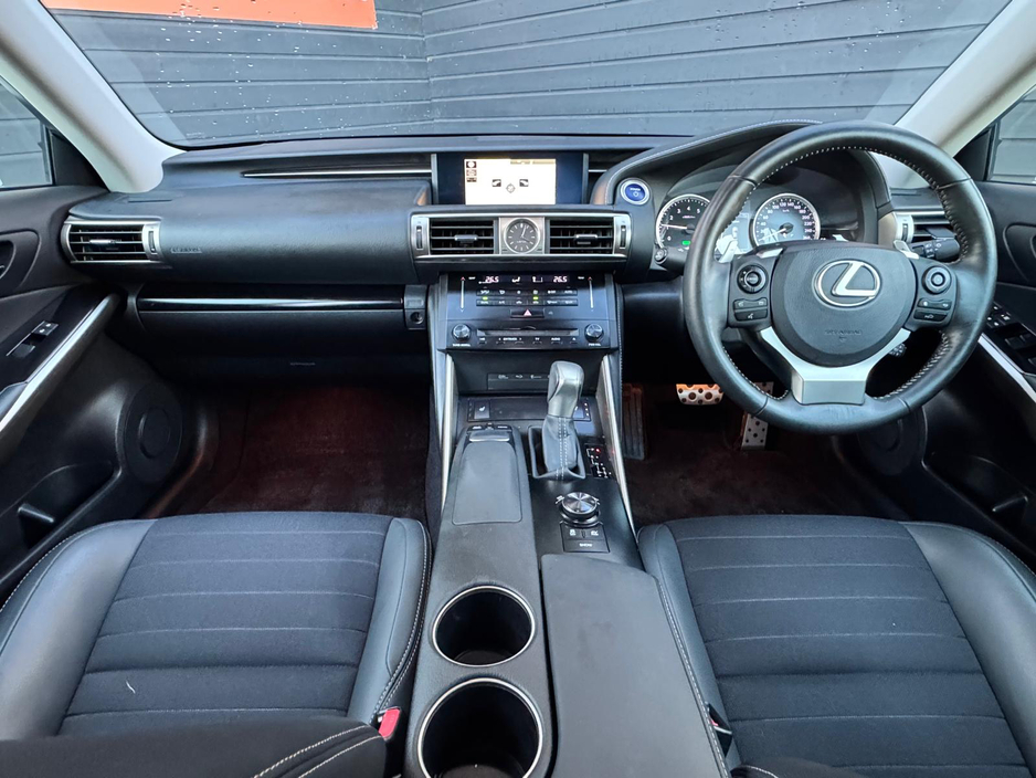 2013 Lexus IS 300 h 2.5 HYRBID €14,995