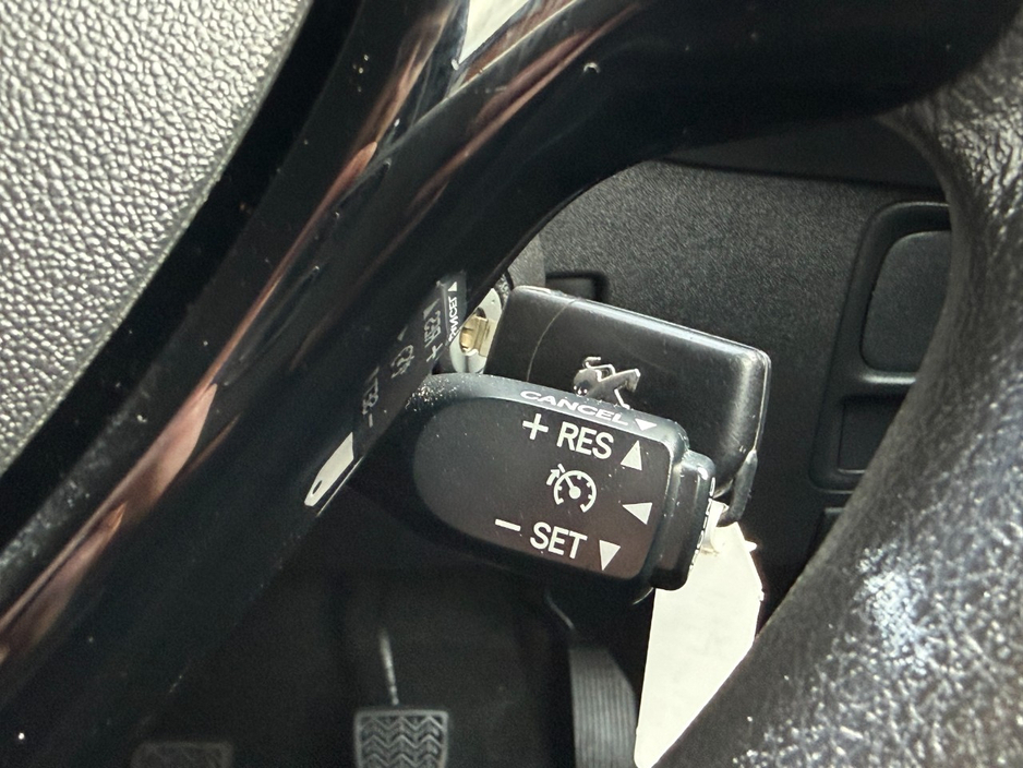 2017 Peugeot 108 - image 20