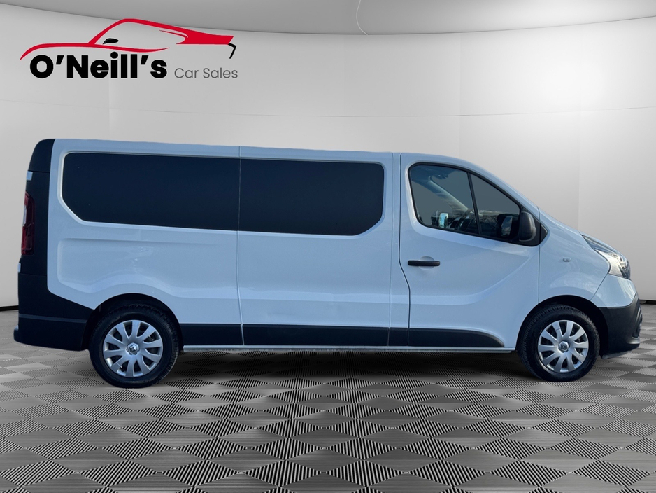 2021 Renault Trafic - image 2