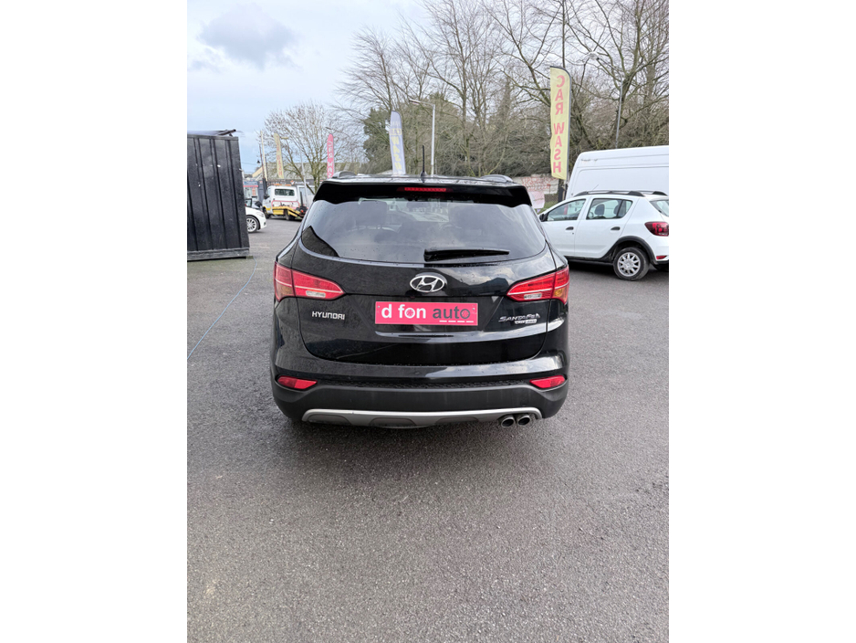 2015 Hyundai Santa Fe - image 10