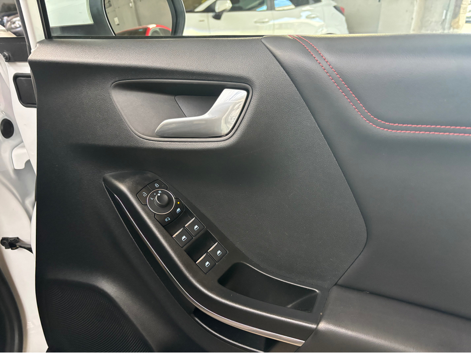 2023 Ford Puma - image 2