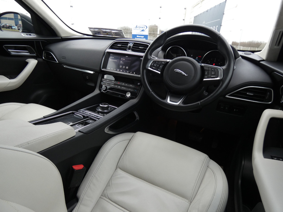 2020 Jaguar F-Pace - image 11