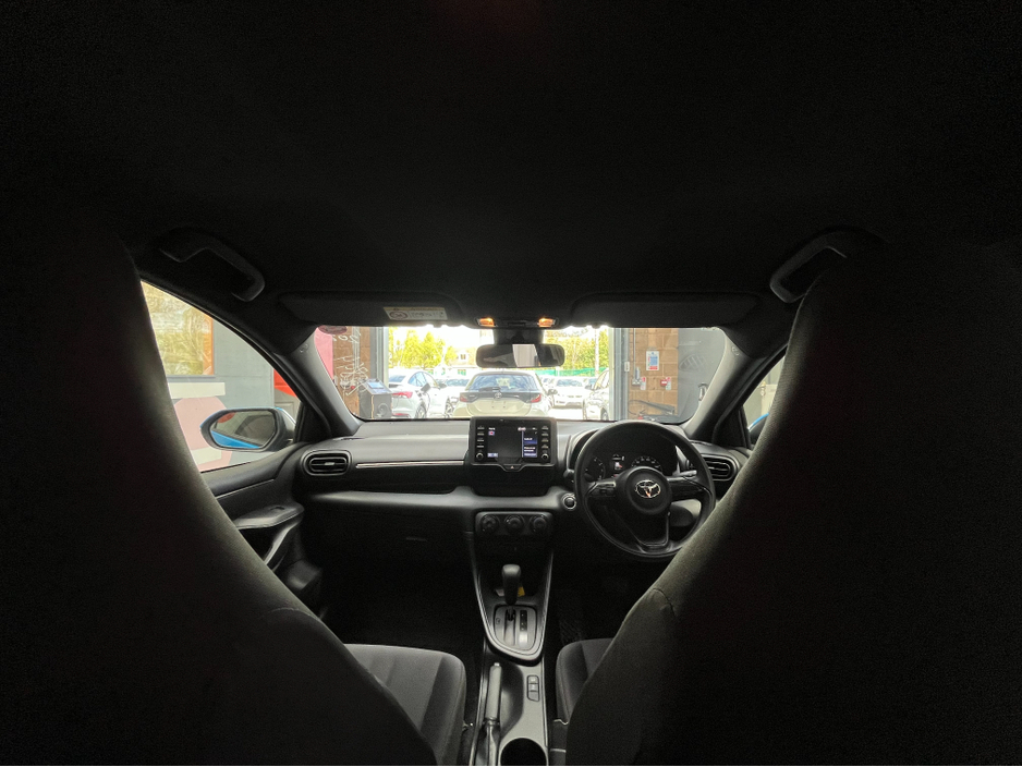 2020 Toyota Yaris - image 11