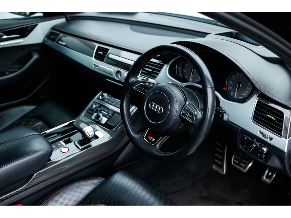 2016 Audi S8 - image 8