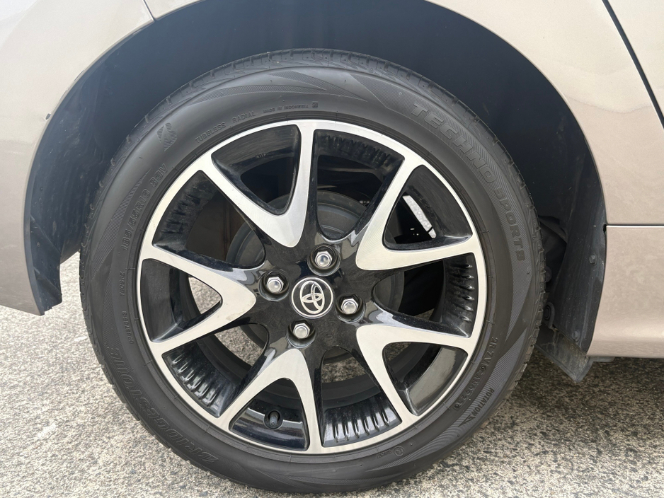 2020 Toyota Yaris - image 16