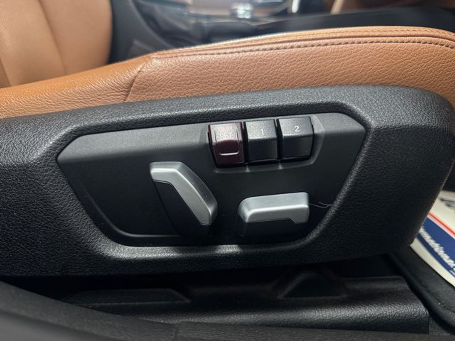 2016 BMW 3 Series - image 21