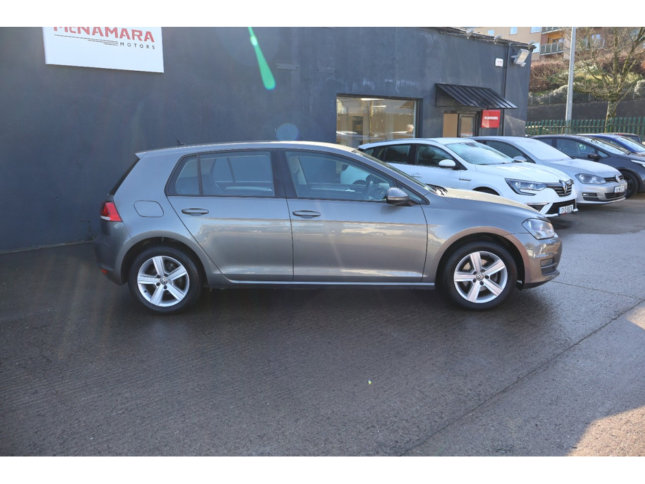 2016 Volkswagen Golf - image 10