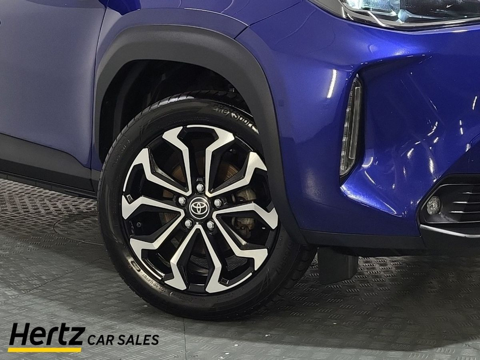 2023 Toyota Yaris - image 6