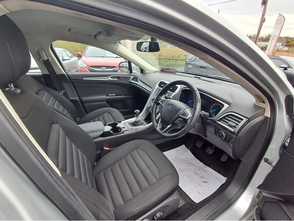 2016 Ford Mondeo - image 9