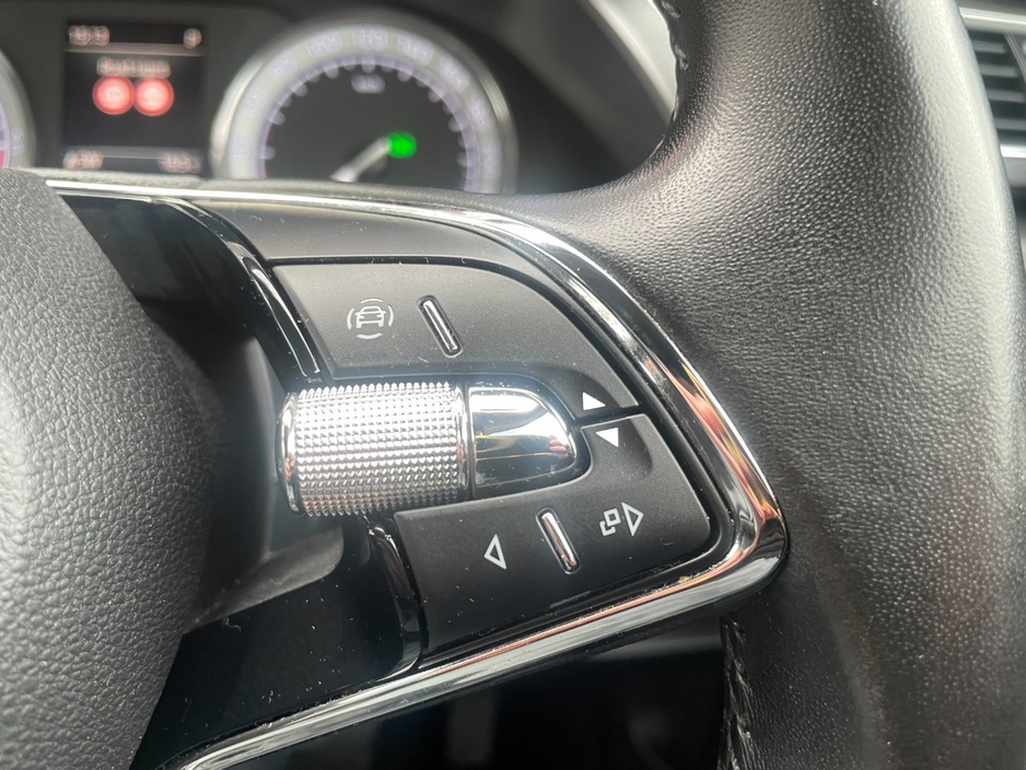 2021 Skoda Superb - image 17