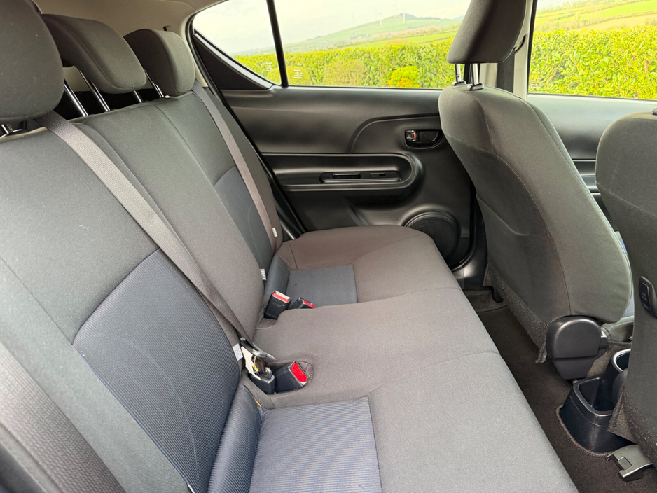 2018 Toyota Aqua - image 13