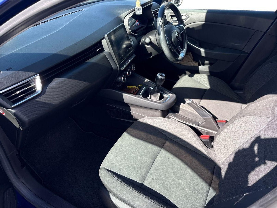 2020 Renault Clio - image 4