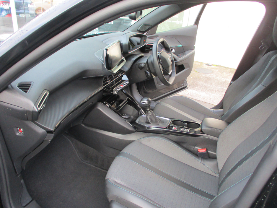 2023 Peugeot 2008 - image 13