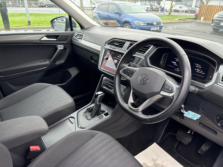 2024 Volkswagen Tiguan - image 6