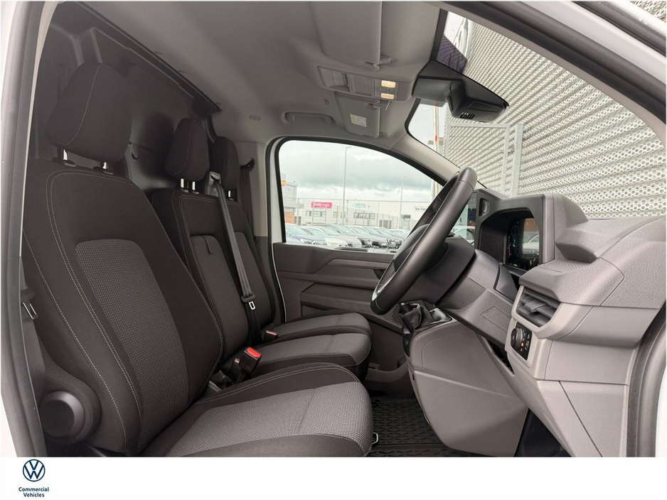 2025 Volkswagen Transporter - image 2