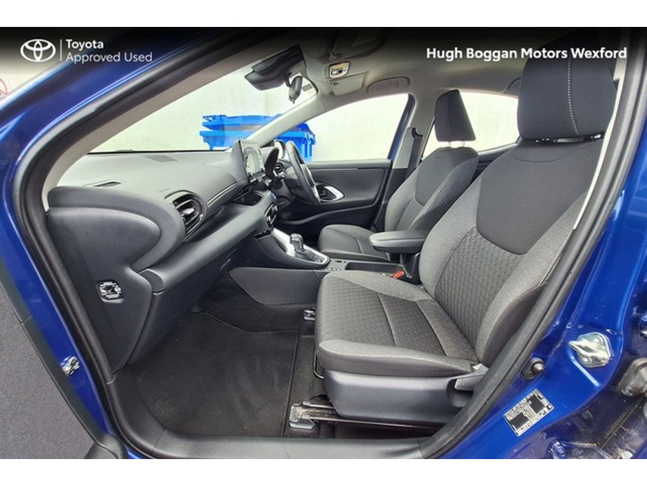 2023 Toyota Yaris HYBRID LUNA, VERY LOW MILEAGE! €23,995