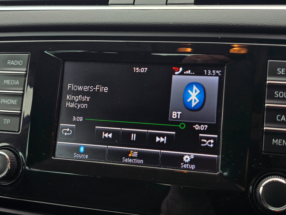 2015 Skoda Octavia - image 25