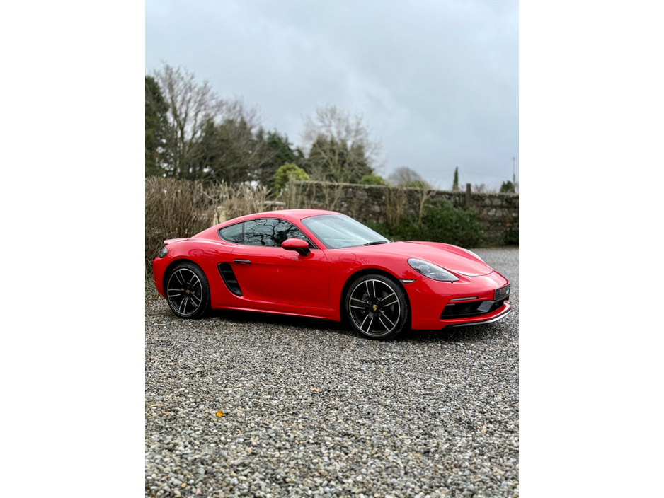 2018 Porsche 718 - image 3