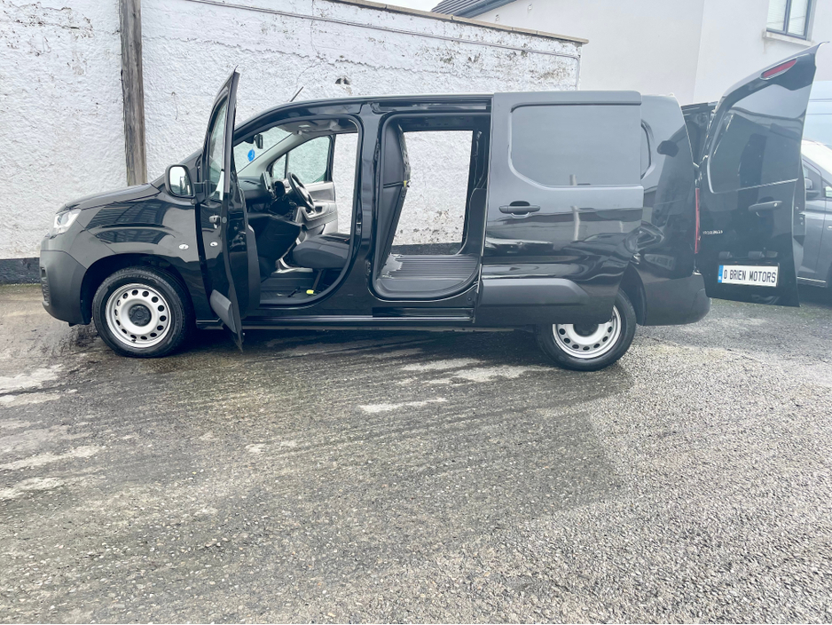 2023 Citroen Berlingo - image 31