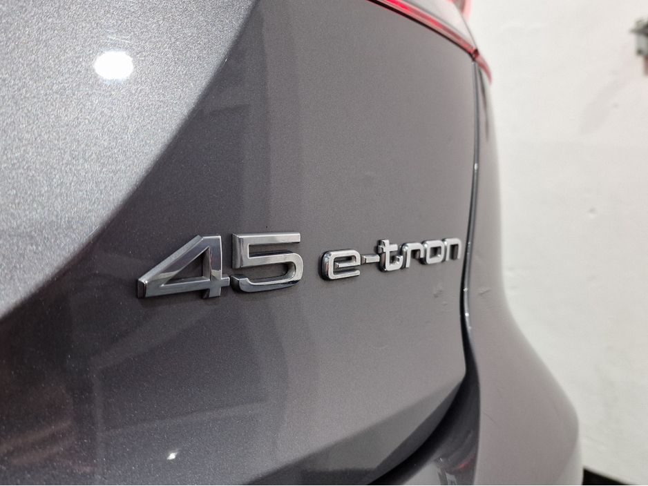 2024 Audi Q4 e-tron 45 S LINE (TECH PACK / 82KWH BATTERY) 282BHP AUTOMATIC **ONE OWNER / APPLE CARPLAY / ADAPTIVE CRUISE CONTROL / FULL LEATHER / SONOS PREMIUM SOUND / SAT NAV / REVERSE CAMERA / WIRELESS PHONE CHARGING** €43,900