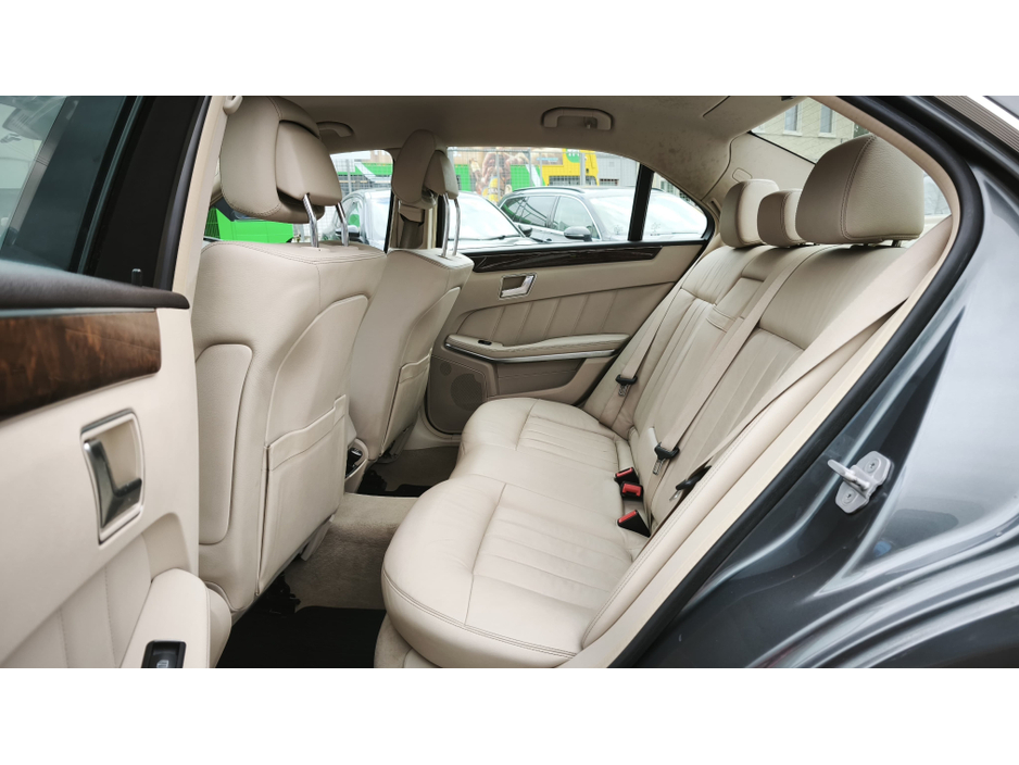 2016 Mercedes-Benz E Class - image 12