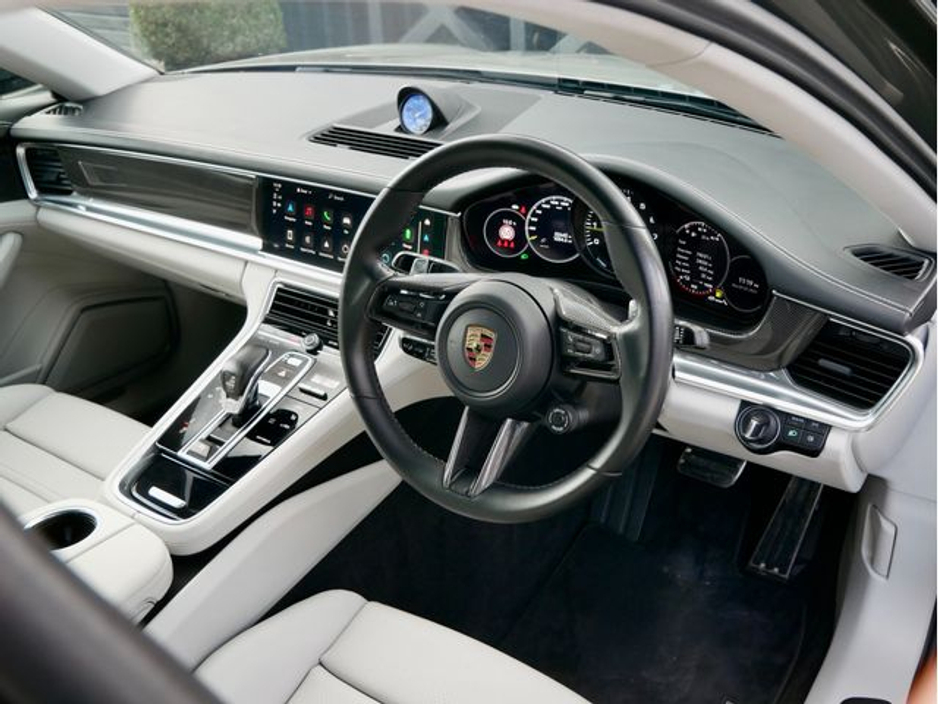 2023 Porsche Panamera - image 16