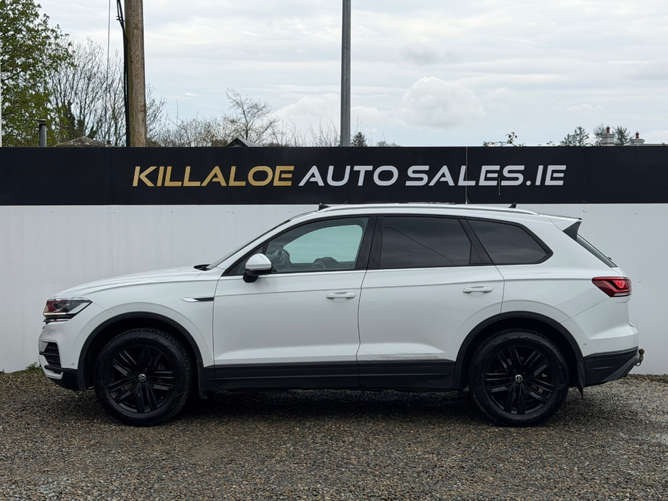 2021 Volkswagen Touareg - image 6