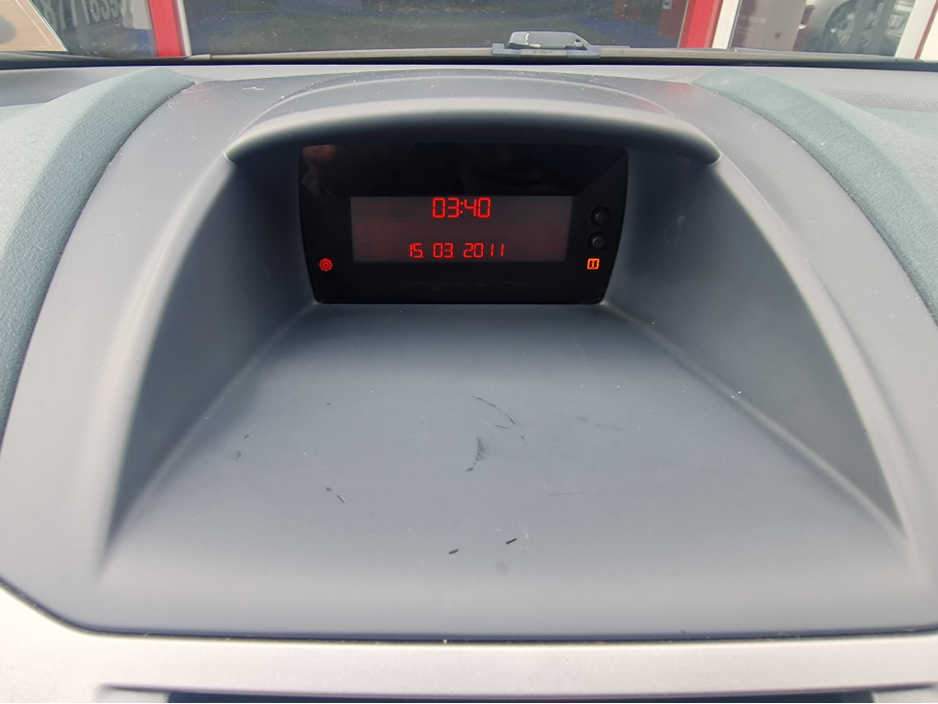 2011 Ford Fiesta - image 20