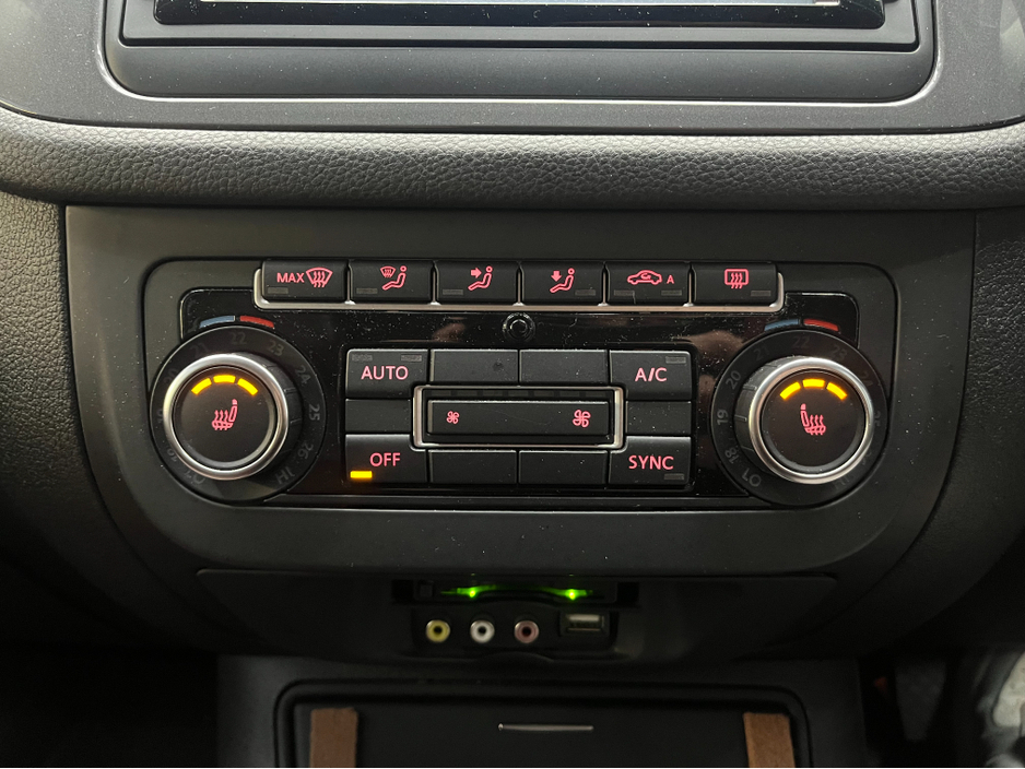 2013 Volkswagen Tiguan - image 19