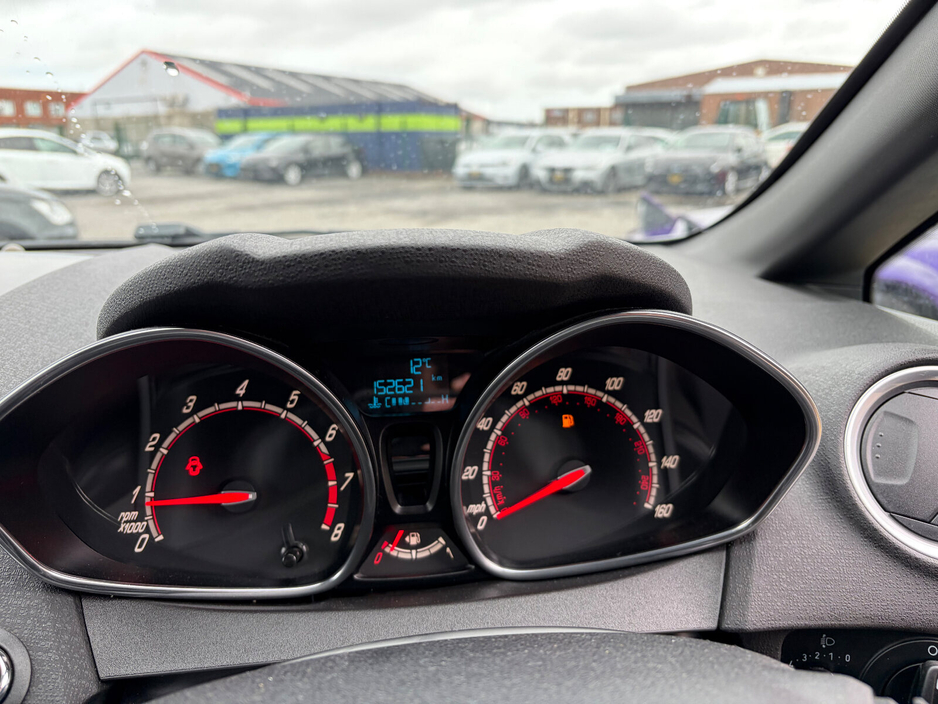 2016 Ford Fiesta - image 5