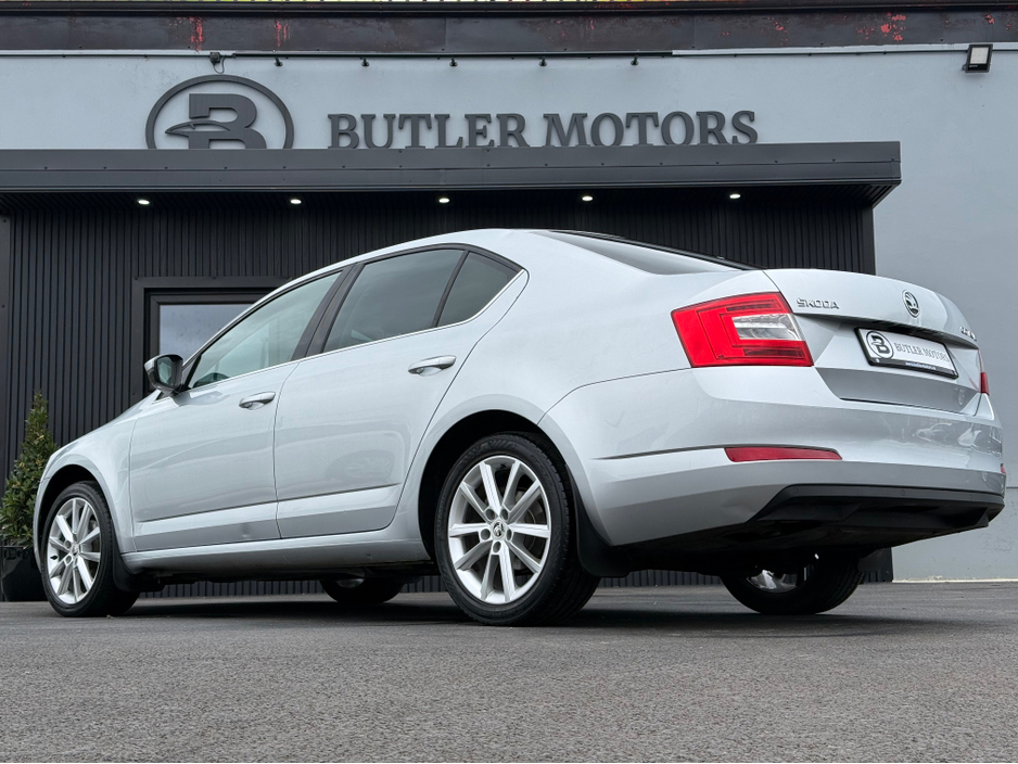2016 Skoda Octavia - image 18