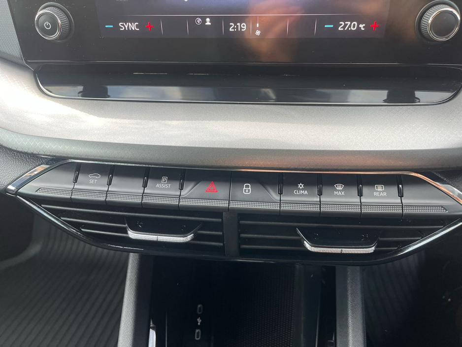 2023 Skoda Octavia - image 24