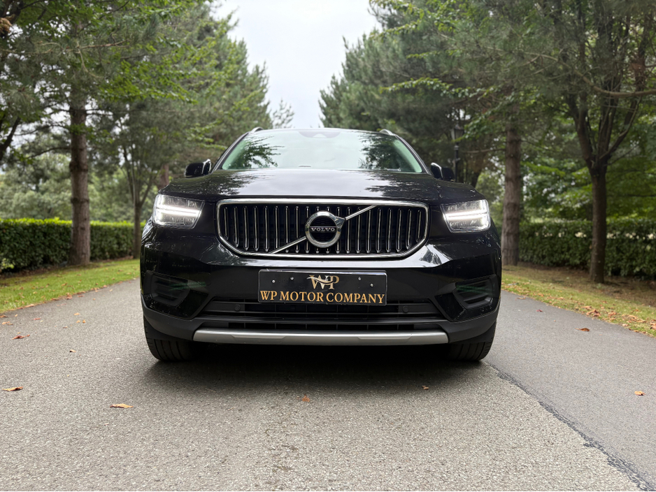 2022 Volvo XC40 - image 4