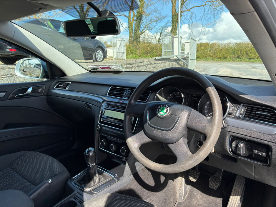 2013 Skoda Superb - image 10