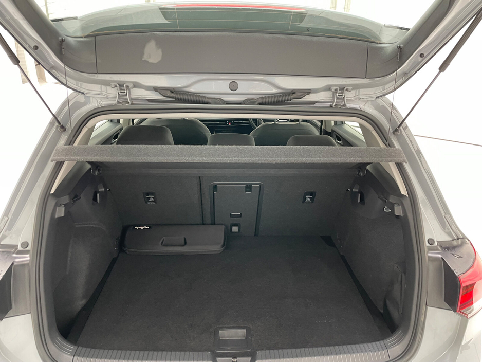 2023 Volkswagen Golf - image 13