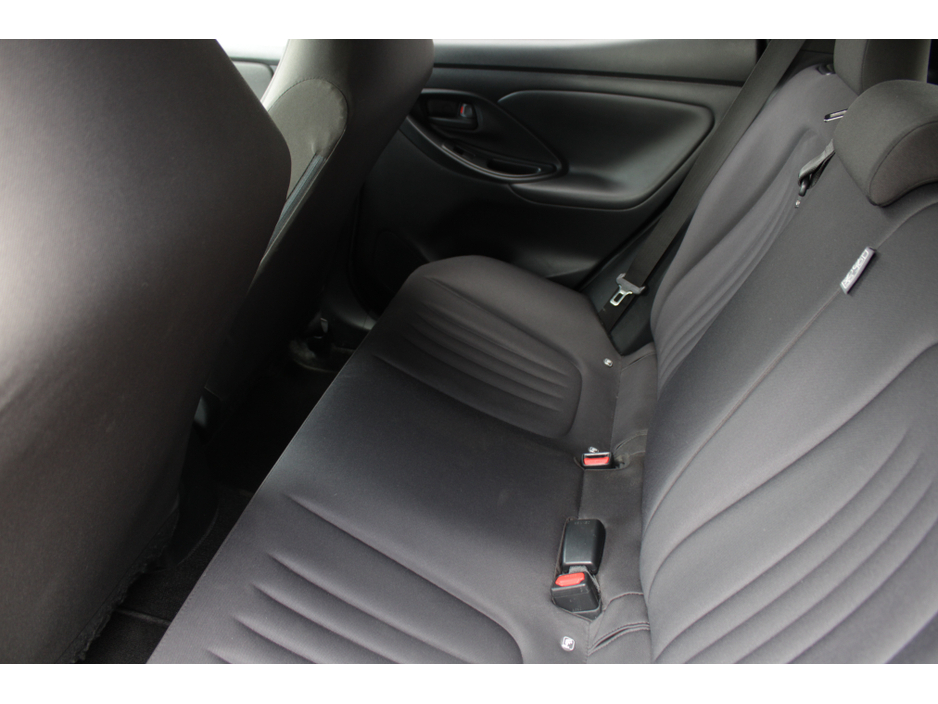 2021 Toyota Yaris - image 20