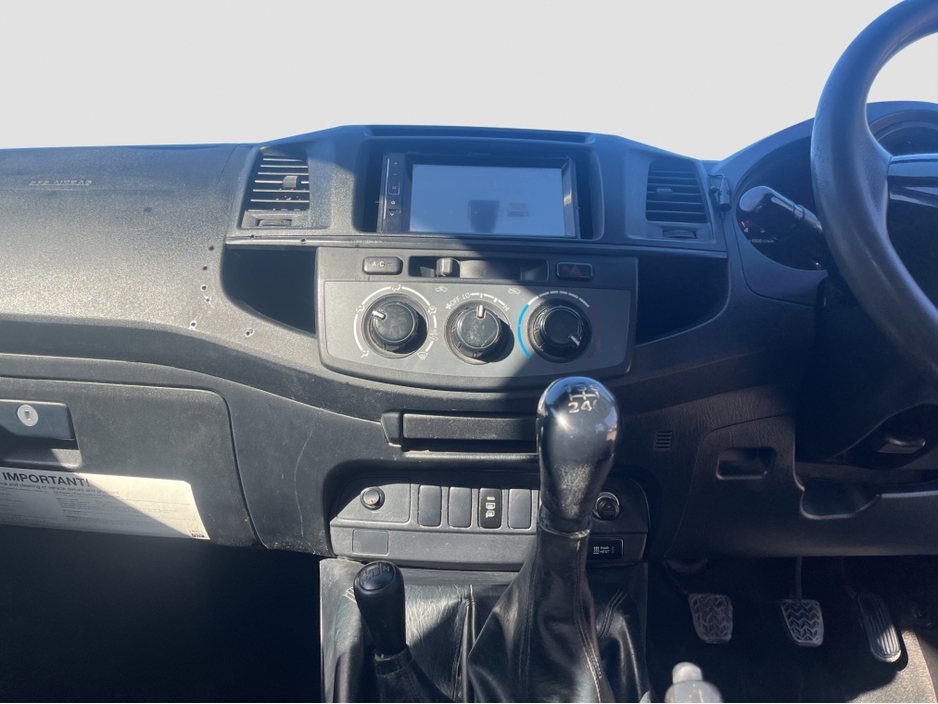 2016 Toyota Hilux - image 18