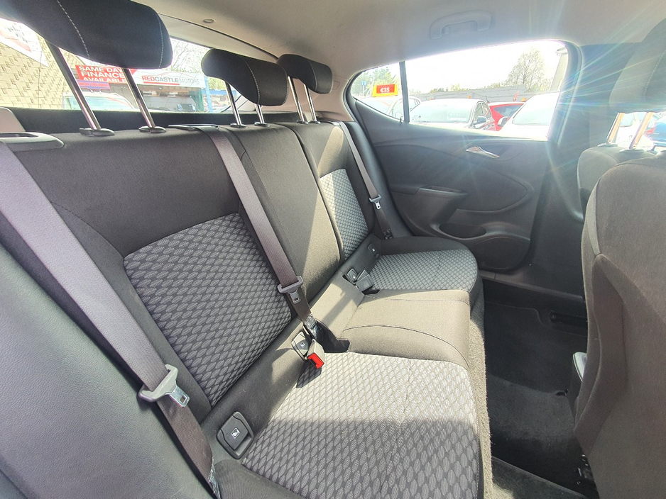 2017 Opel Astra - image 10