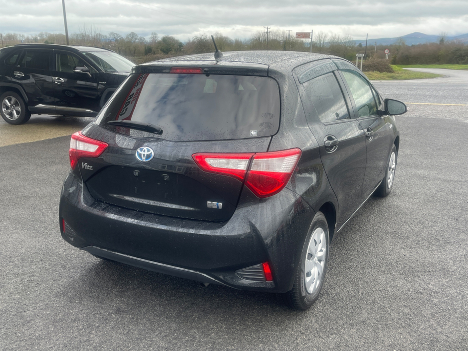 2017 Toyota Yaris - image 7