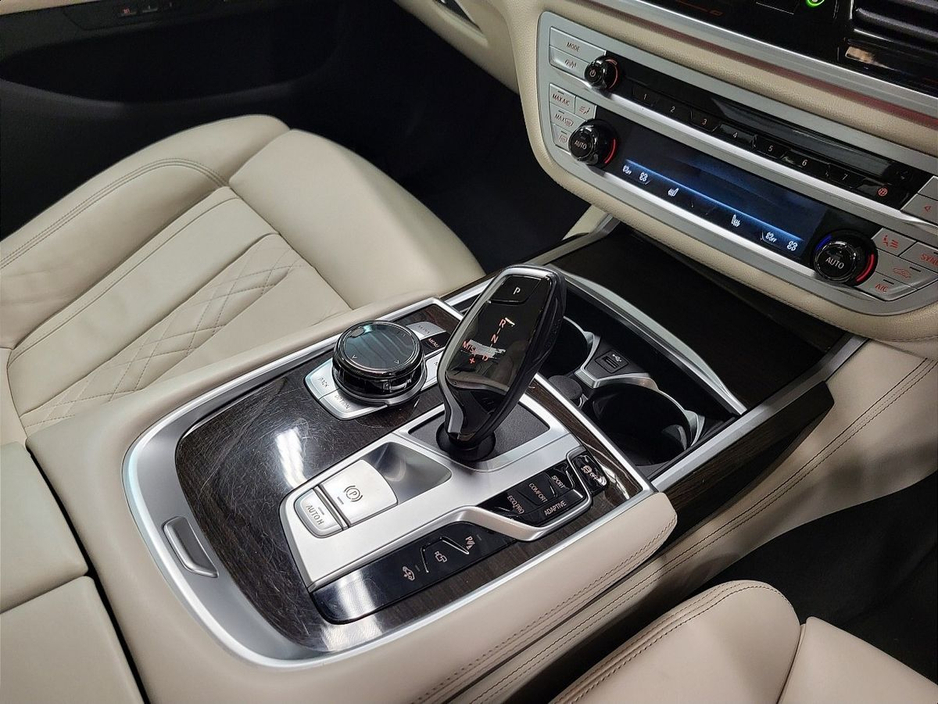2020 BMW 7 Series - image 10