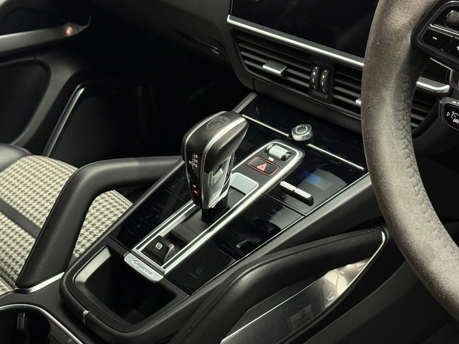 2021 Porsche Cayenne - image 18