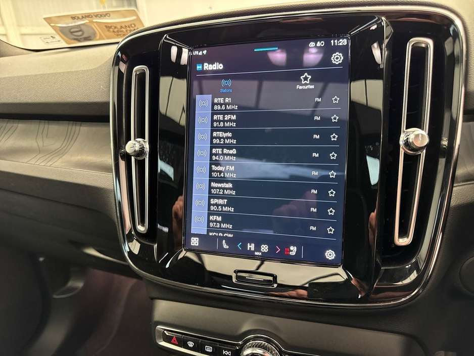 2023 Volvo XC40 - image 18