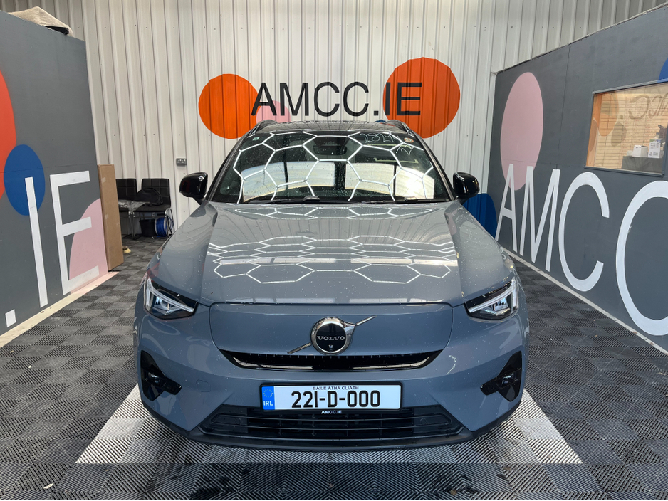 2022 Volvo XC40 - image 6