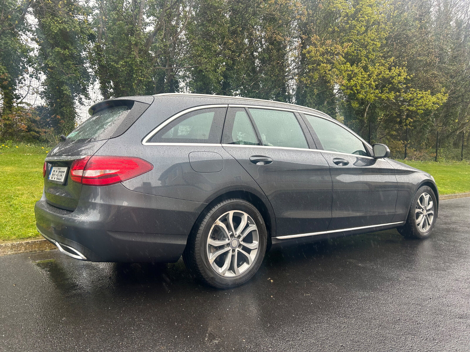 2016 Mercedes-Benz C Class - image 2