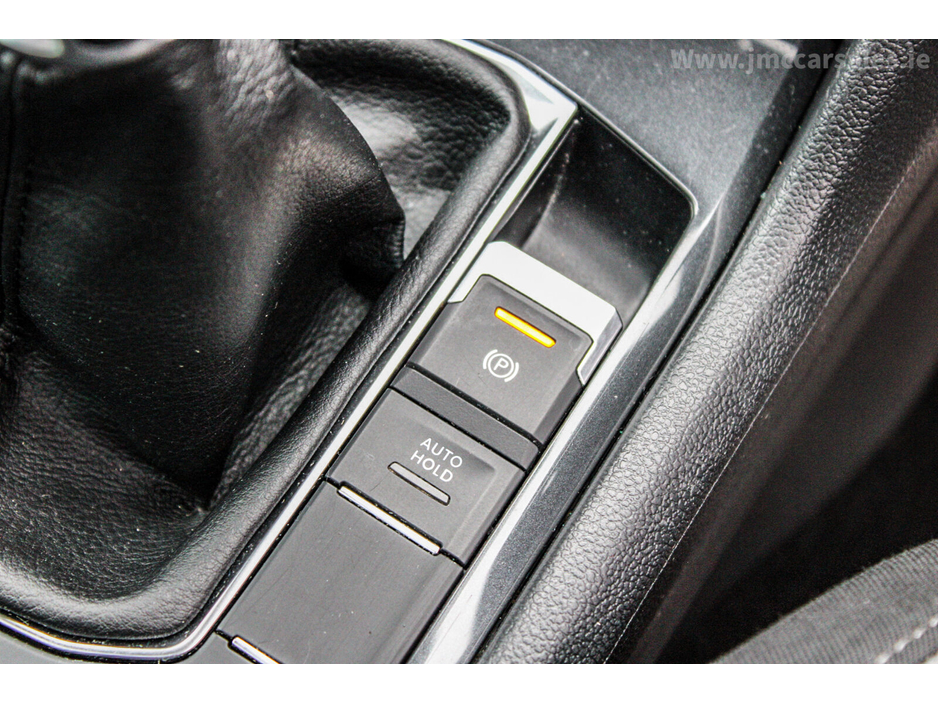 2018 Volkswagen Tiguan - image 22