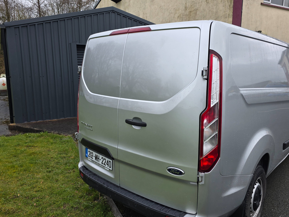 2021 Ford Transit Custom - image 6