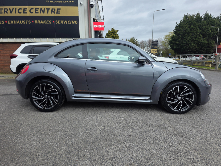 2015 Volkswagen Beetle - image 14